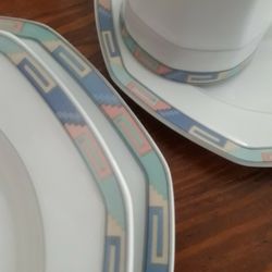 China  Set.  Service For 8, 32 Pieces.