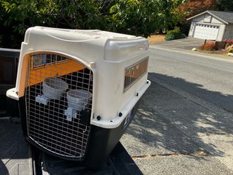 Large Medium Dog Kennel Crate Carrier Airline Approved like New 36” L by 24” W by 27” H