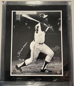 Hank Aaron Signed 715 Photo - Mounted memories coa