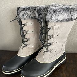 Woman’s Snow Books Duck Boot 9