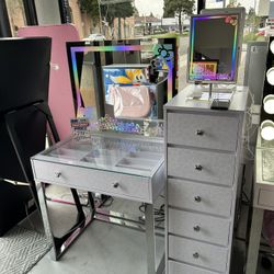 Hello Kitty Vanity And Mirror Set