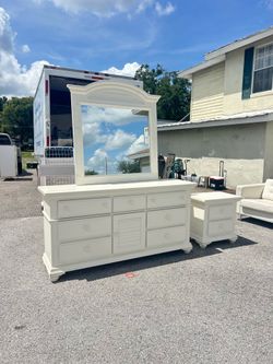Broyhill Dresser With mirror and nightstand