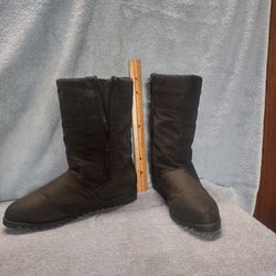 Lady's Winter Boots Never Been Worn