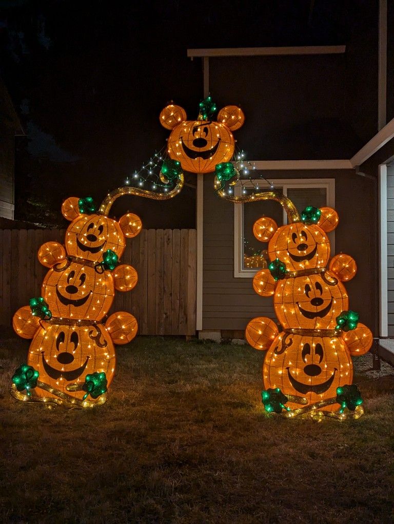 Mickey Mouse Pumpkin Arch