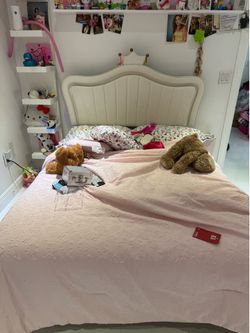 Kids Queen bed and gaming table - FREE/GRATIS