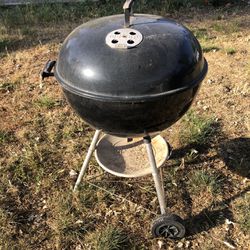 Weber Charcoal BBQ Kettle Grill- Classic