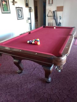 Pool table with assesories