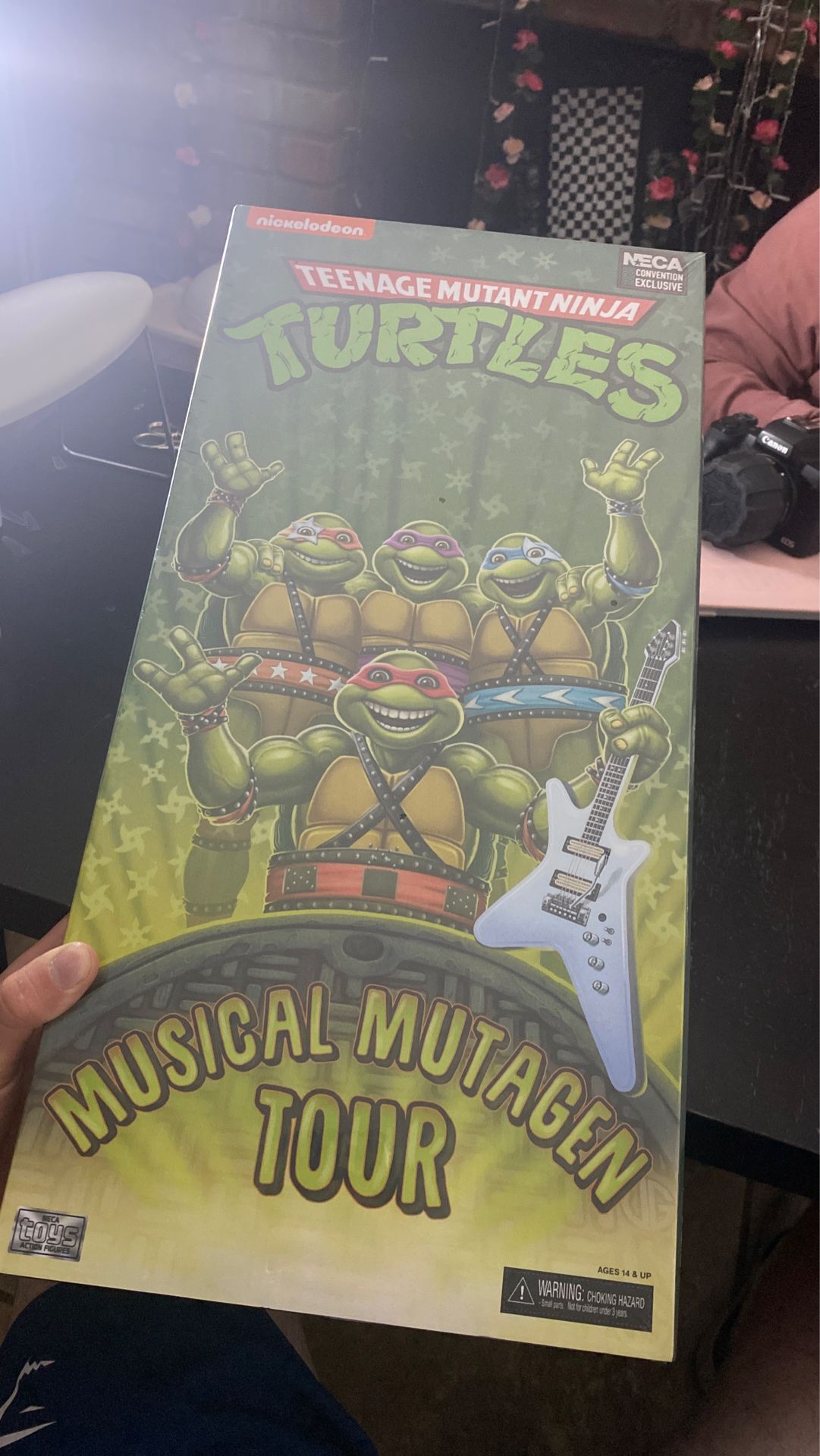Collectors item teenage mutant ninja turtles tour box