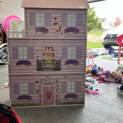 Dollhouse With furniture