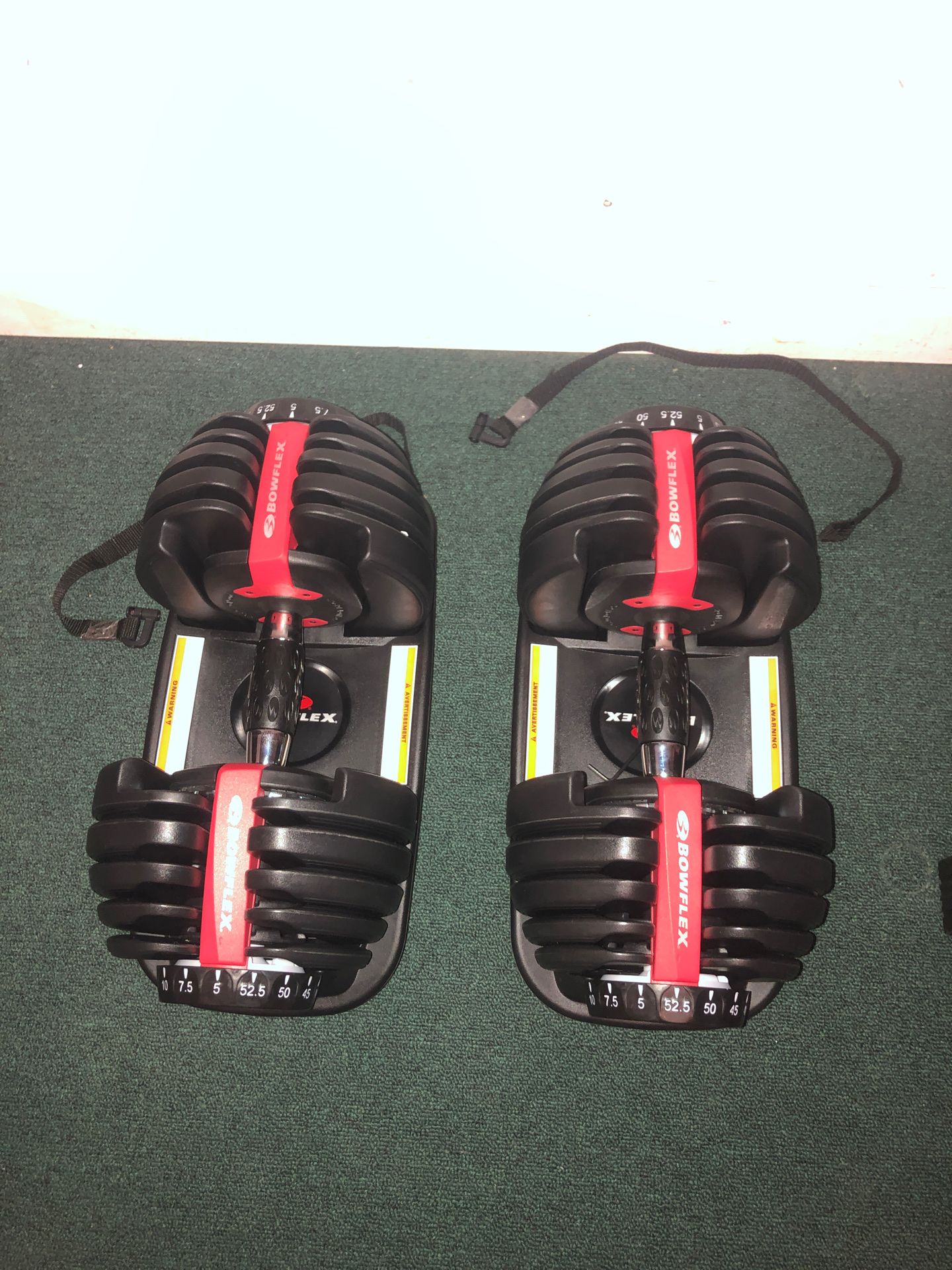 Bow flex adjustable dumbbells set.