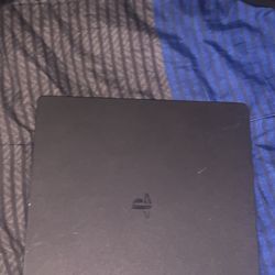 Selling PS4 [ONLY] 