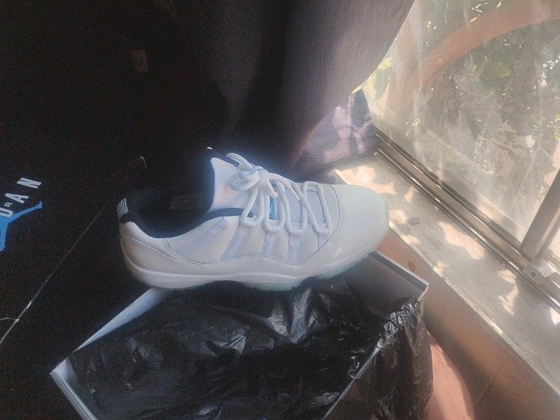Jordan 11 Retro Low Legend Blue