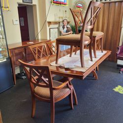 Bassett Furniture dining set. Includes table six chairs and two leaves to extend table