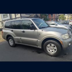 Mitsubishi Montero  XLS