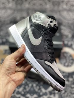 Air Jordan 1 Retro High OG Satin Shadow