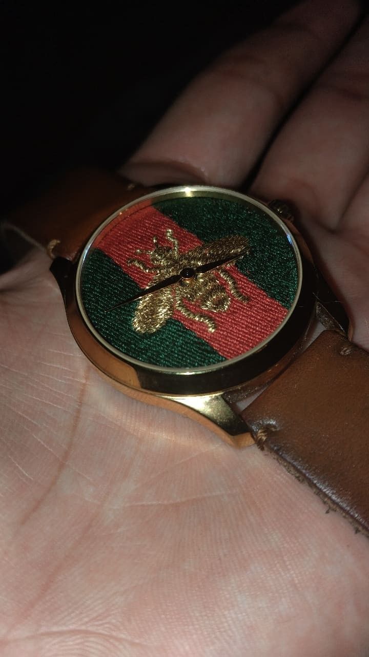 Gucci Bumblebee brown leather Strap Watch
