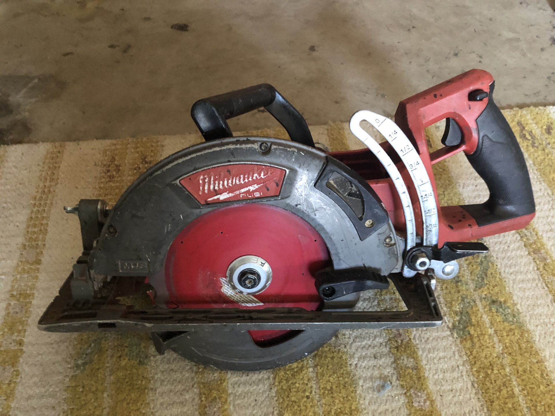 Milwaukee M18 Fuel 7 1/4 Rear Handle Circular Saw
