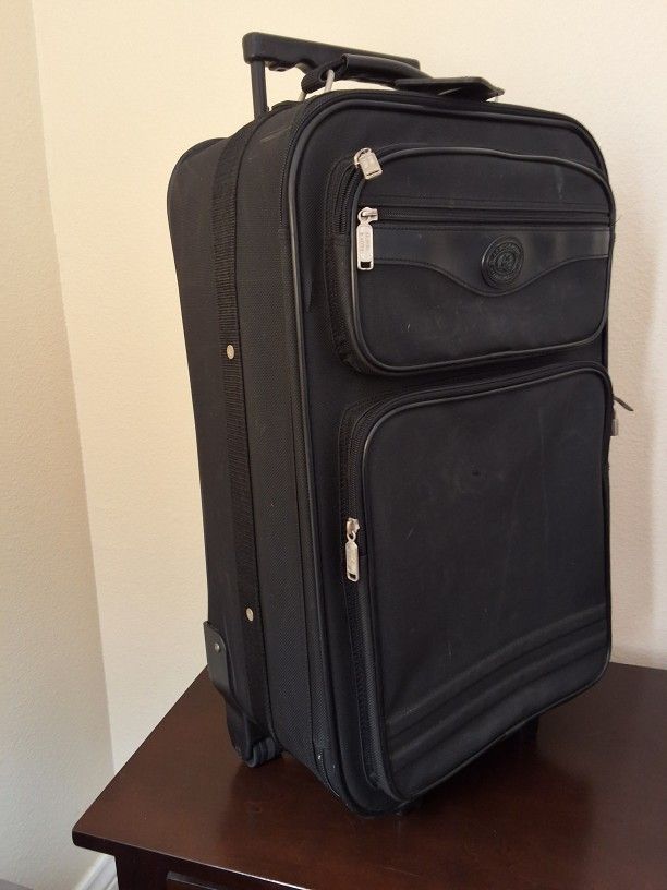 Lewis & Hyde 21" Spinner Suitcase – Compact, Stylish & Easy-Rolling Travel Bag

