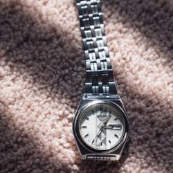 Vintage Seiko 5 Automatic Day-Date Watch – Stainless Steel