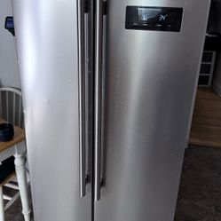 Refrigerator 