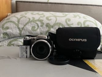 Olympus SP Series SP-800UZ 14.0MP Digital Camera