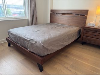 Solid wood Queen Bed with mattress