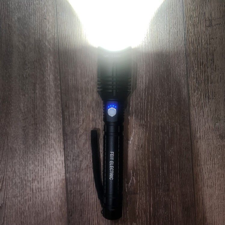 Feit Electric Flashlight 3000 Lumens