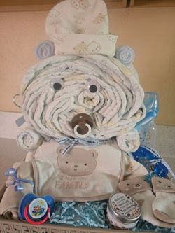 Teddy Bearr Diaper Cake w/Basket boy o-6 mos. Pampers Brand diapers hat,2 washcloth,