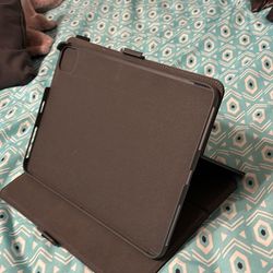 iPad Pro 11inch 3rd Gen & Case