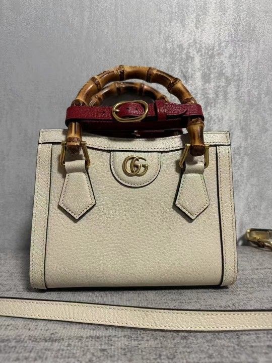 Gucci White Leather Handbag