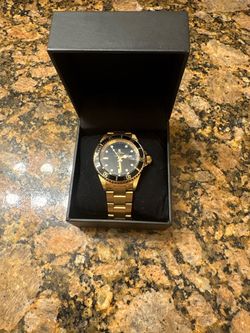 BapeX gold watch missing pin just trying to get quick cash