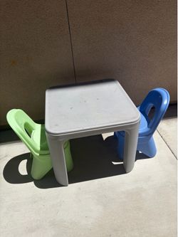 Simplay3 Play Around Table and Chairs