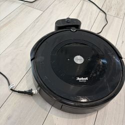 iRobot Roomba 600 Series Vacuum w/ Charging Dock