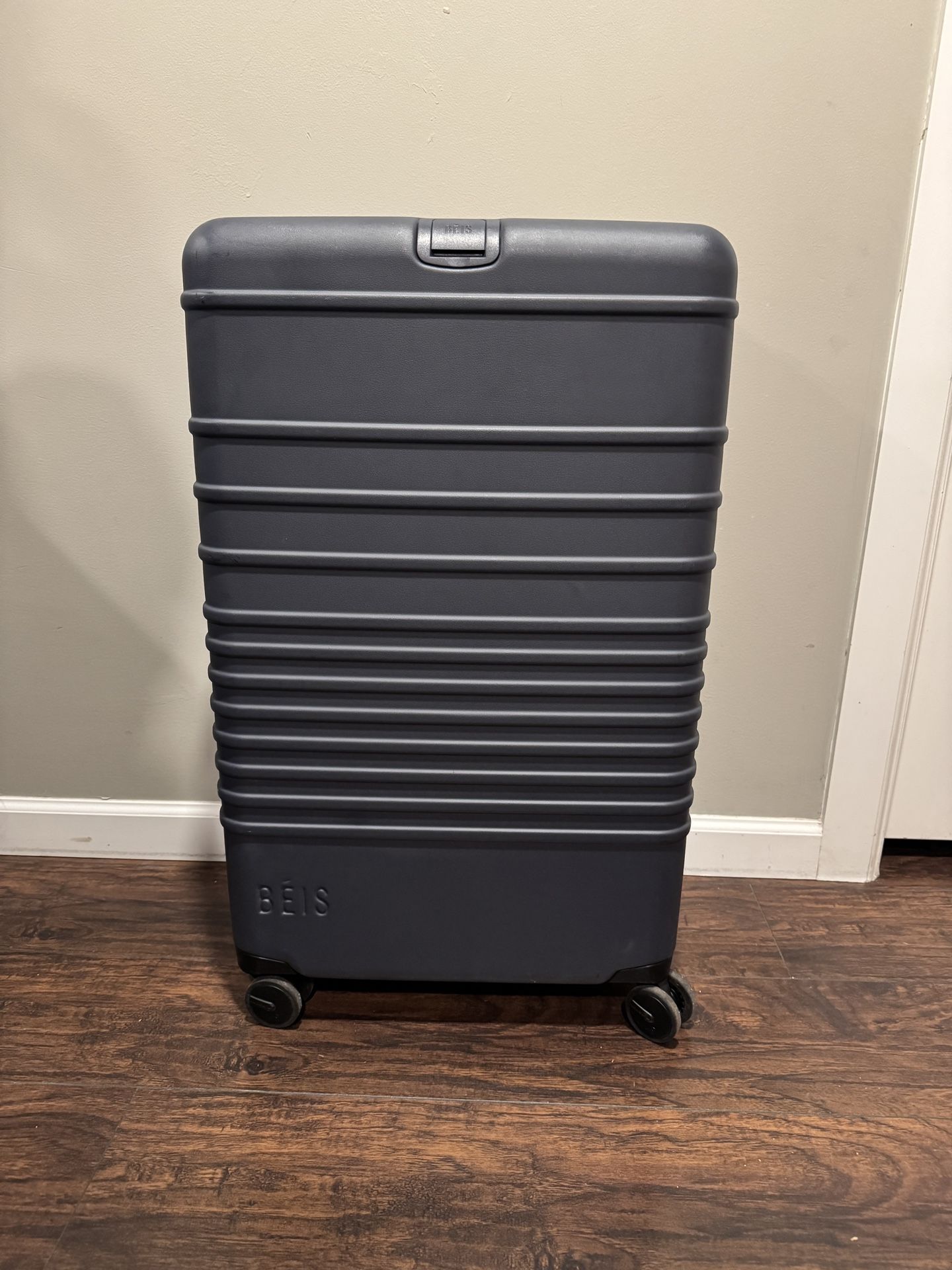 BEIS LARGE CHECK IN ROLLER