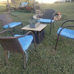 4 Patio Chairs With Fire pit 