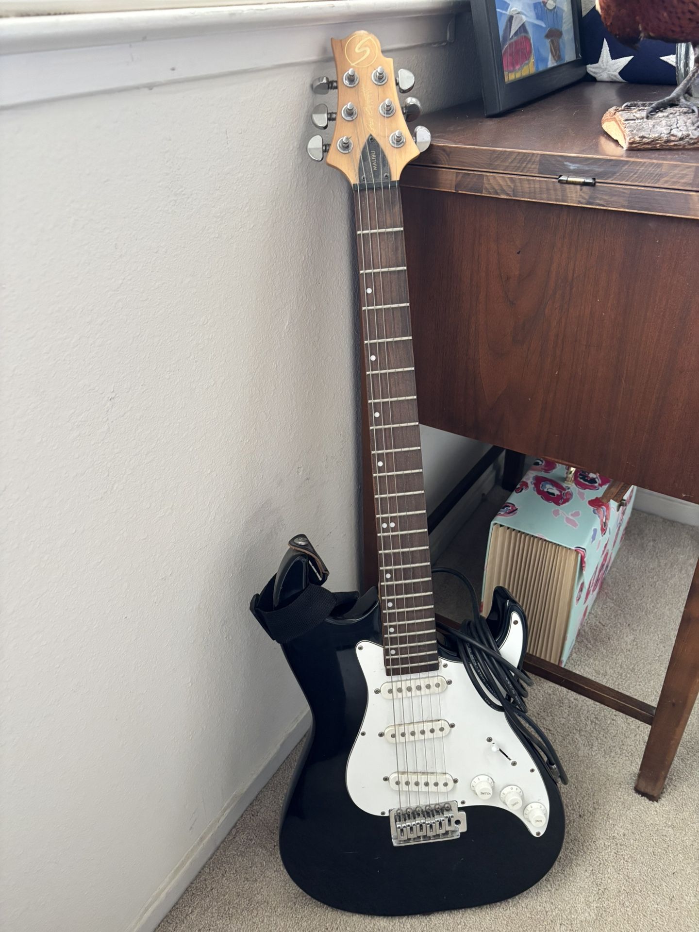 Greg Bennet Design Malibu Guitar