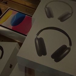 Apple AirPod Maxes