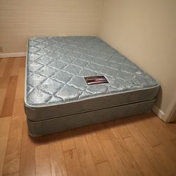 Queen Size Bed Mattress and Box Spring - Simmons Beautyrest (FREE) 