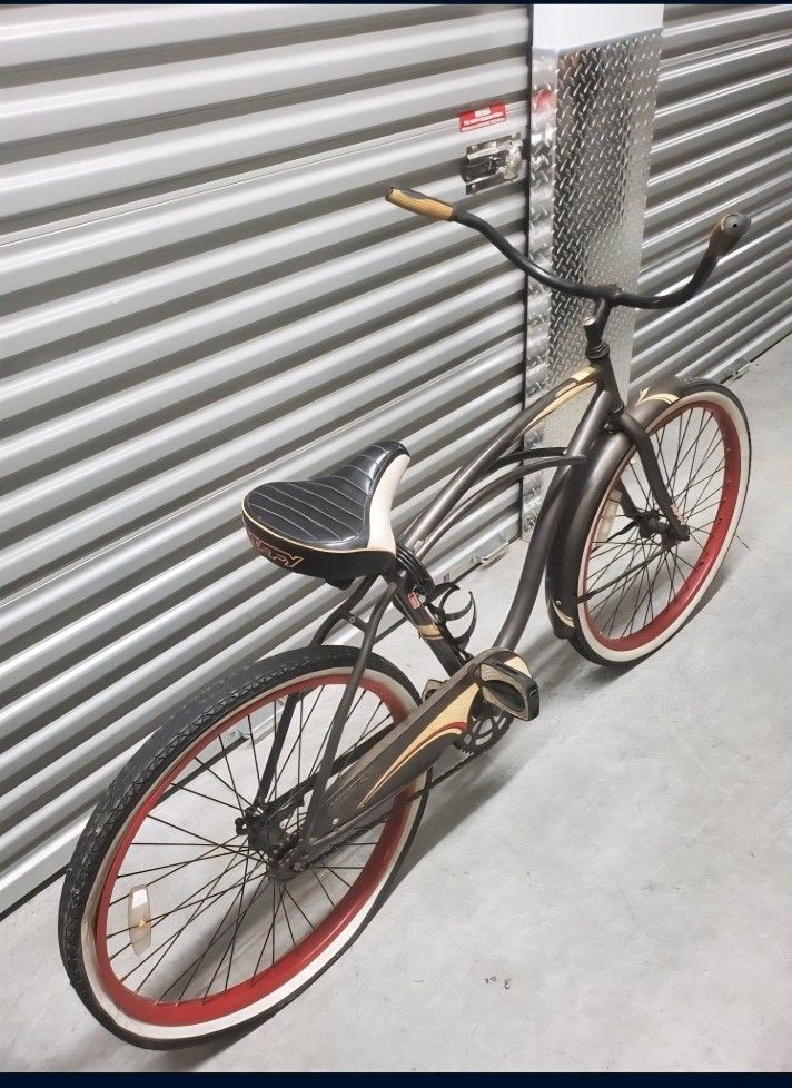 Beach Cruiser Bike With Lock And Pump ( Pick Up Only)