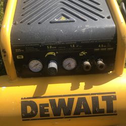 Air Compressor 4.5 Gallons 