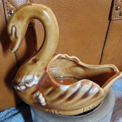 Hull Swan Gravy Cup