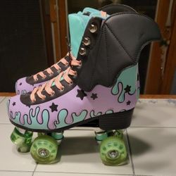 Woman's Roller Skates / Quads - Size 7- BRAND NEW
