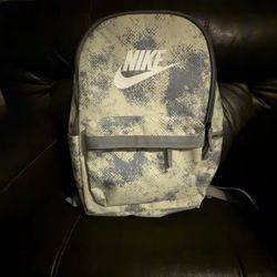 Nike Heritage Backpack (25L)