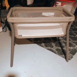 Chicco Lulla Go Anywhere Portable Bassinet 