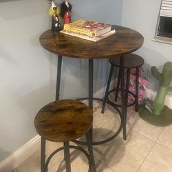 SMALL KITCHEN TABLE W STOOLS