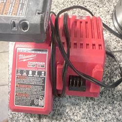 Charge Milwaukee m12 m18