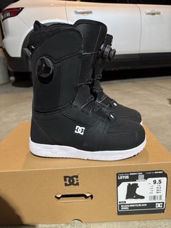Women’s Snow Boarding Shoes Size 9.5