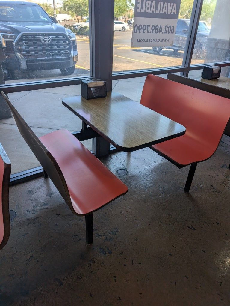 Indoor Booths/Tables And Chairs CHEAP