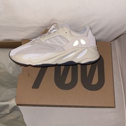 Yeezy Boost 700 Analog 