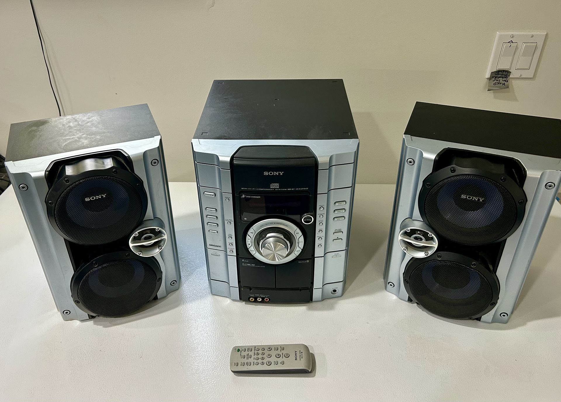 Sony HCD-GX250 Mini Stereo System CD/Cassette/Radio